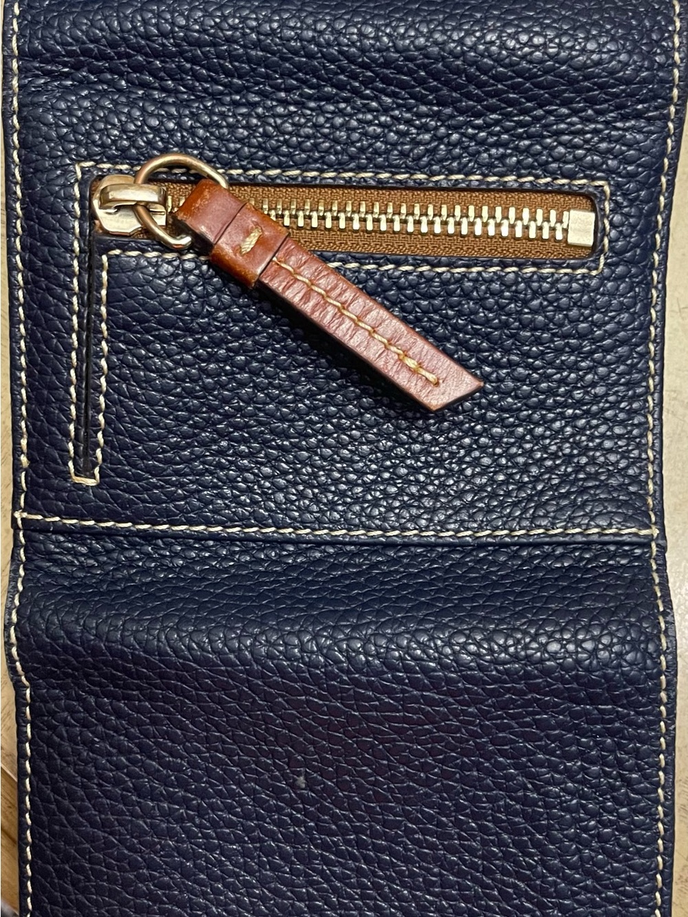 Dooney & Bourke Navy Pebbled Leather Wallet with Tan Trim and Red Interior. - Picture 4 of 10